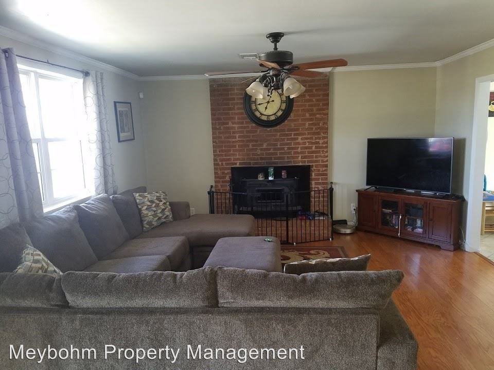 1556 Clark Rd - Photo 2 of 10