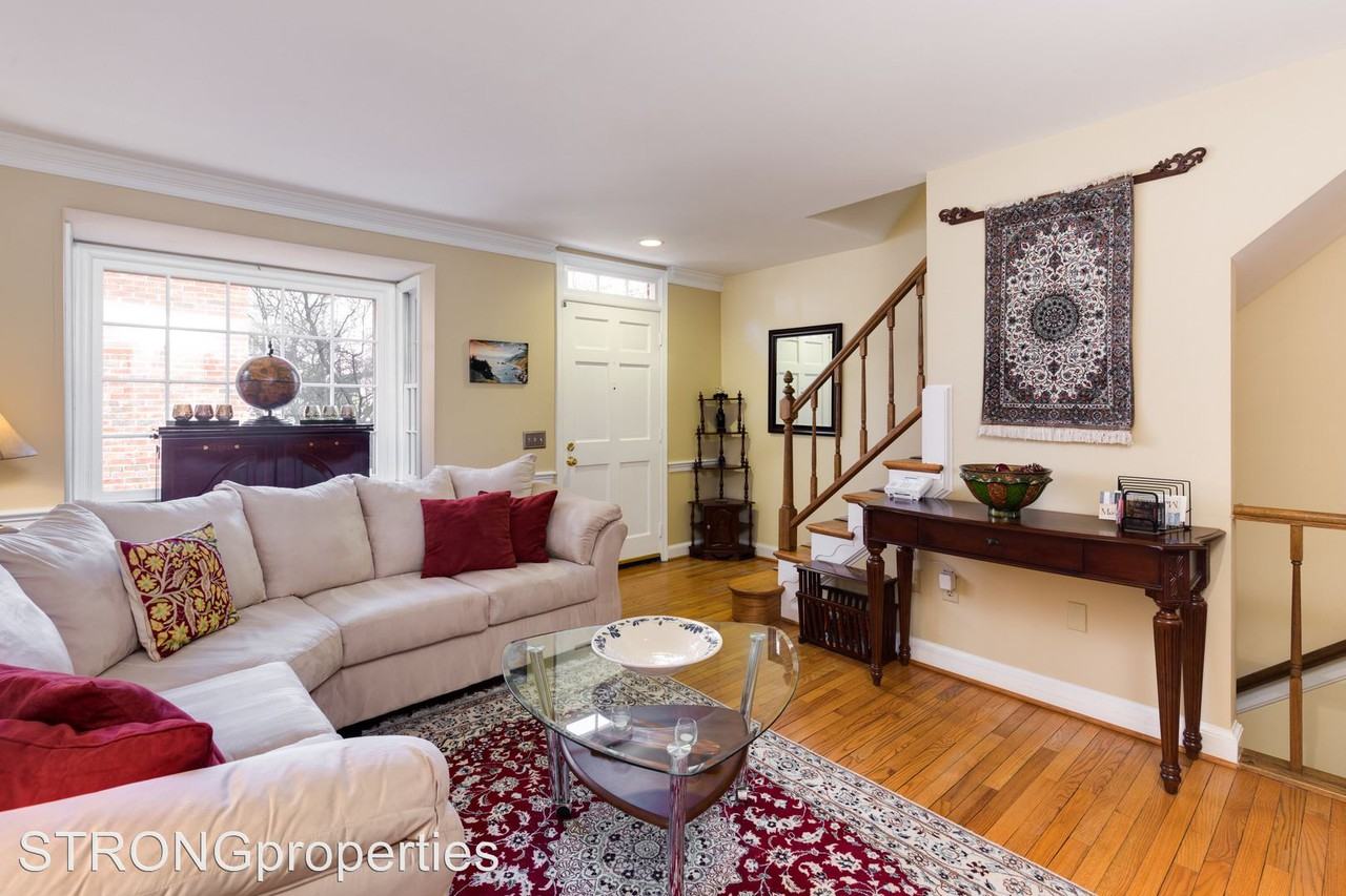 1119 Michigan Ct - Photo 3 of 32