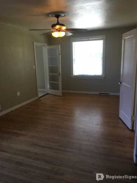 923 Cedar St - Photo 2 of 8