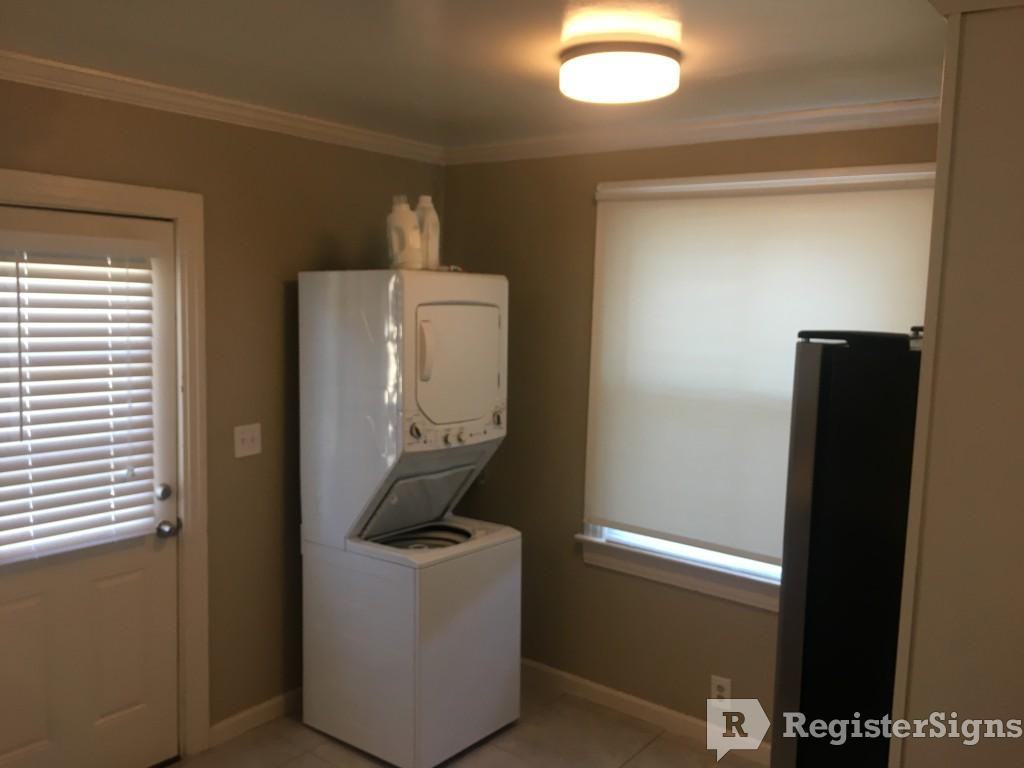 923 Cedar St - Photo 3 of 8