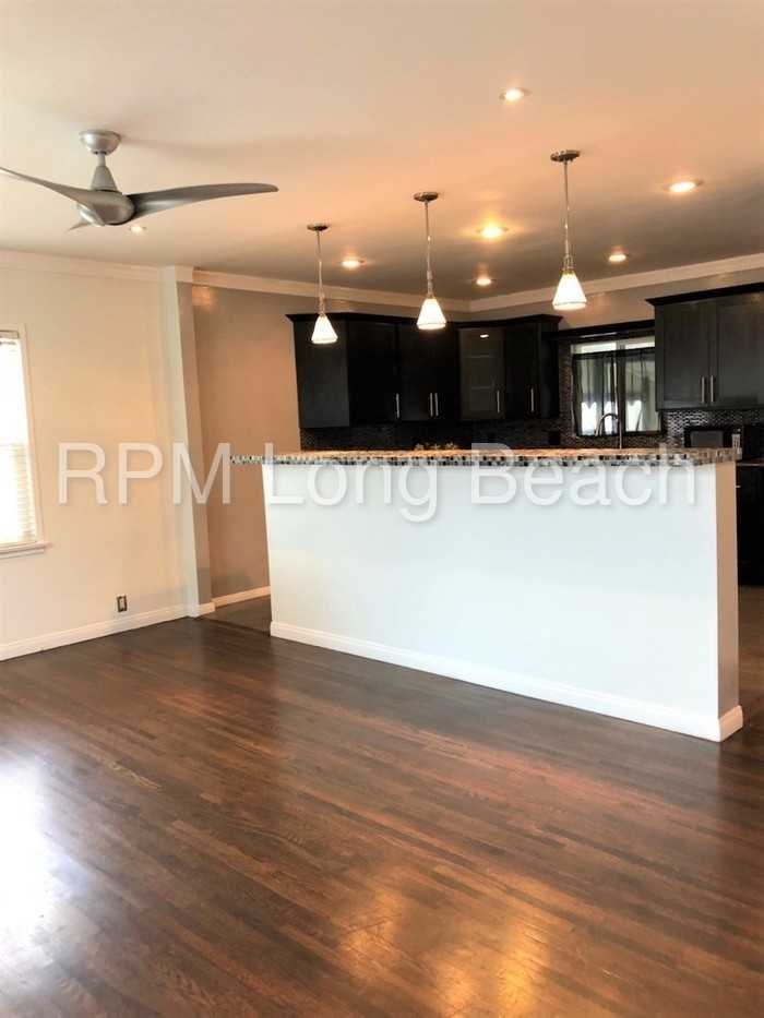 6132 Dunrobin Ave - Photo 2 of 21