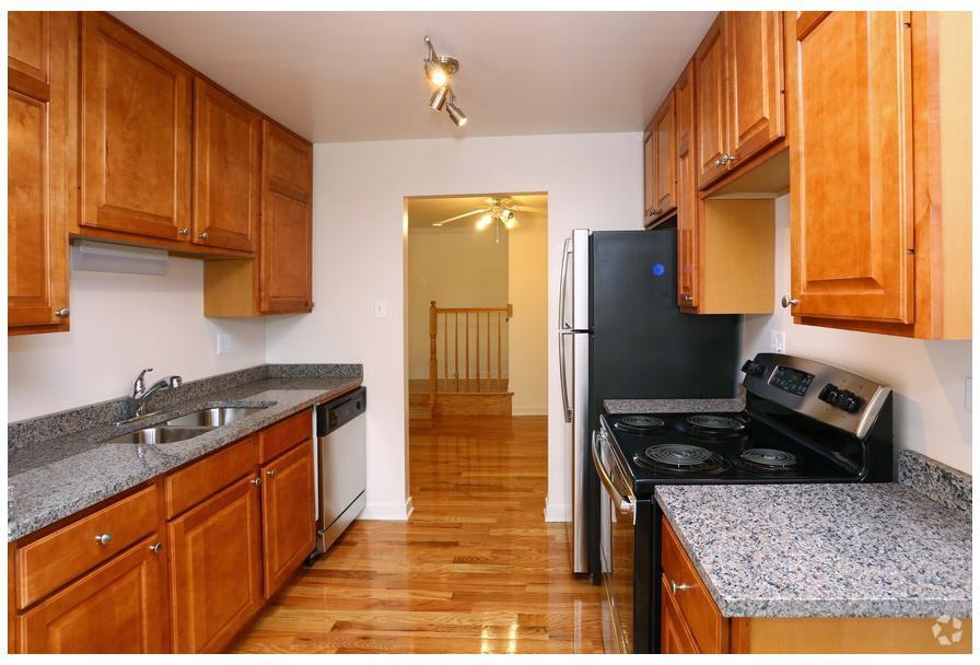 Emerald Courts Apartments - Photo 2 of 19