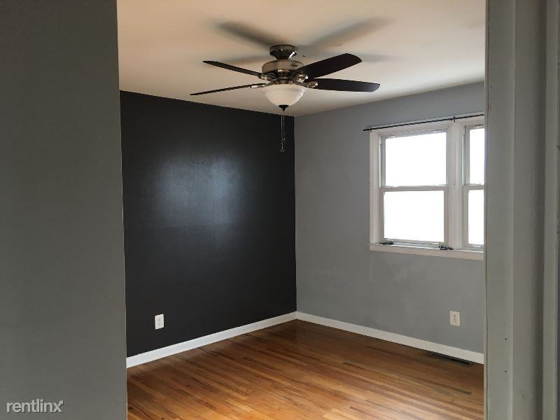 241 Syracuse Ave - Photo 3 of 10