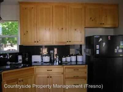 215 S G St - Photo 2 of 6