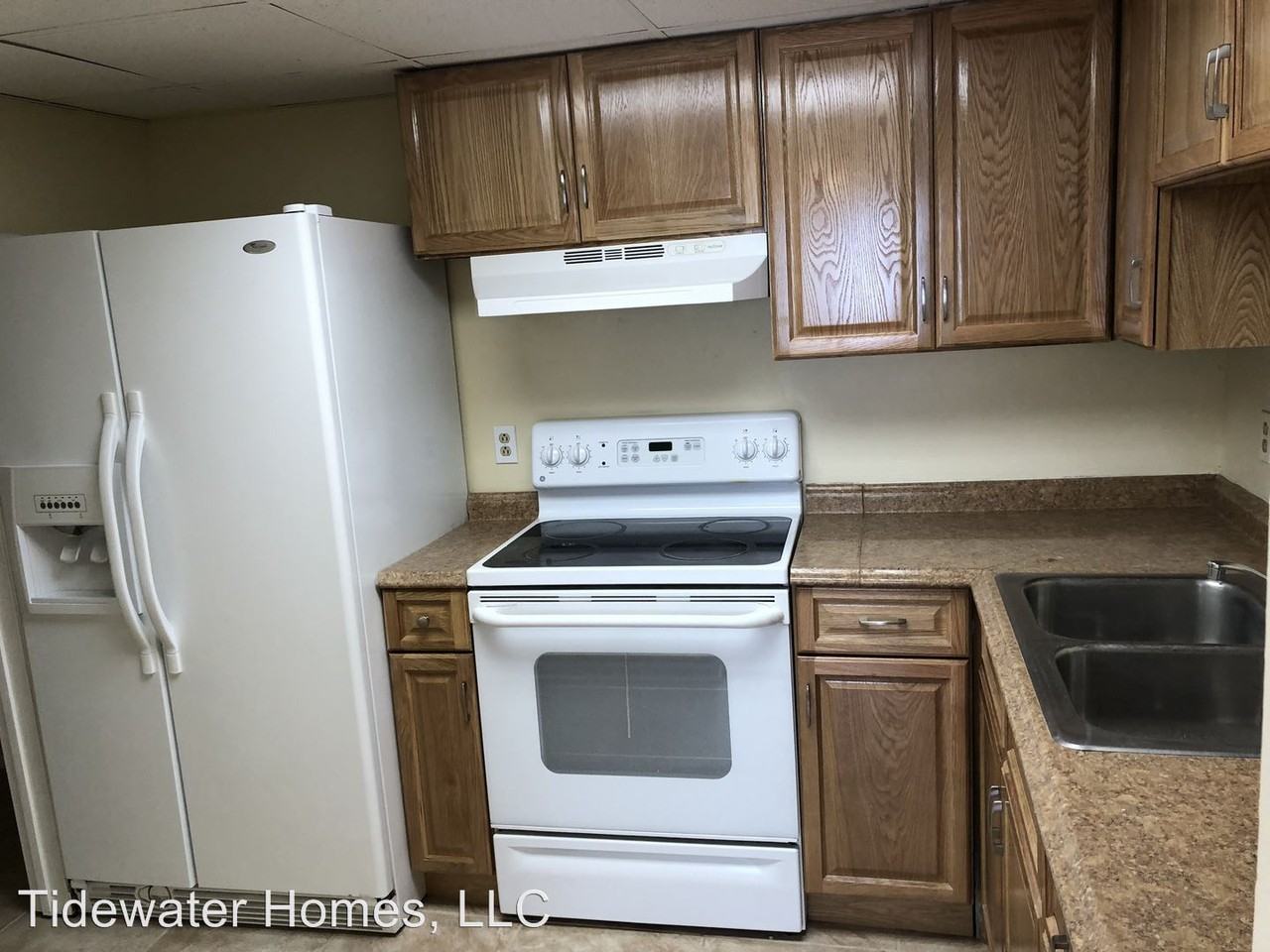 809 Hampstead Ct - Photo 3 of 12
