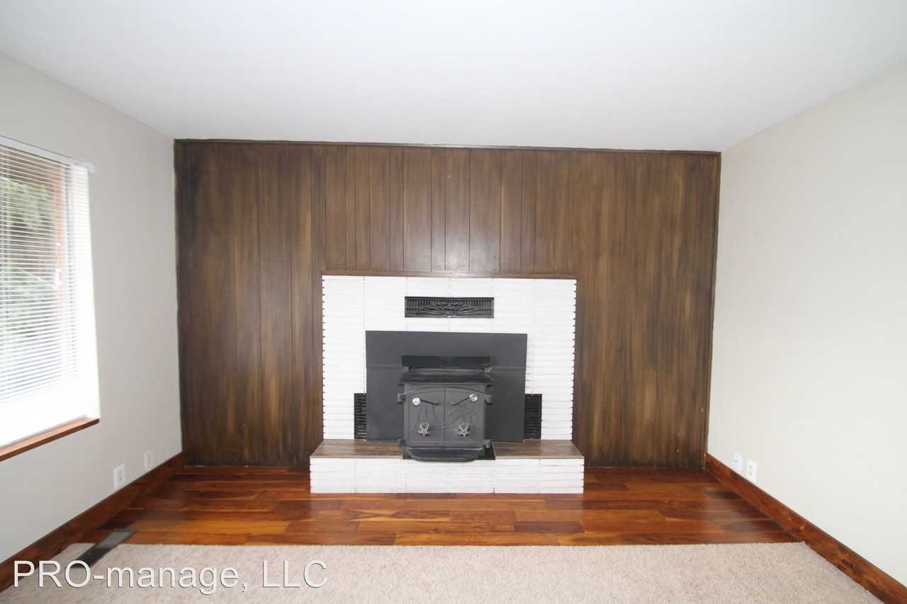 383 W Locust St - Photo 3 of 13