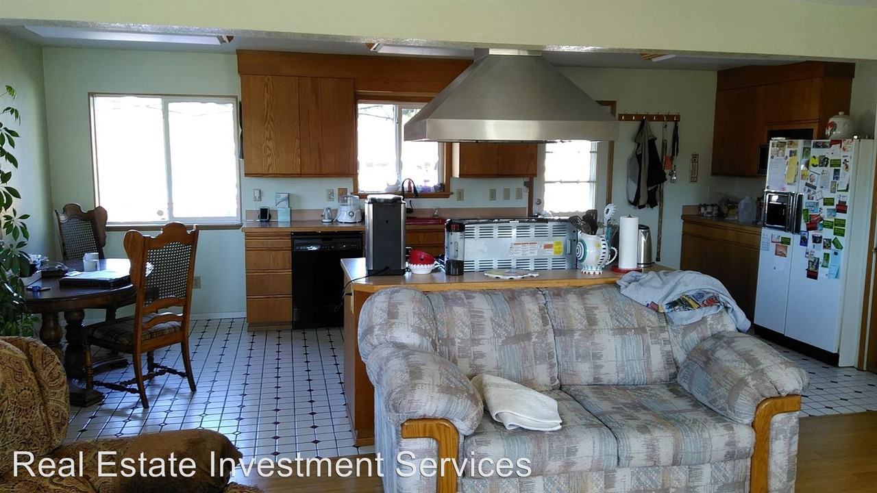 1404 Yuma St - Photo 3 of 4
