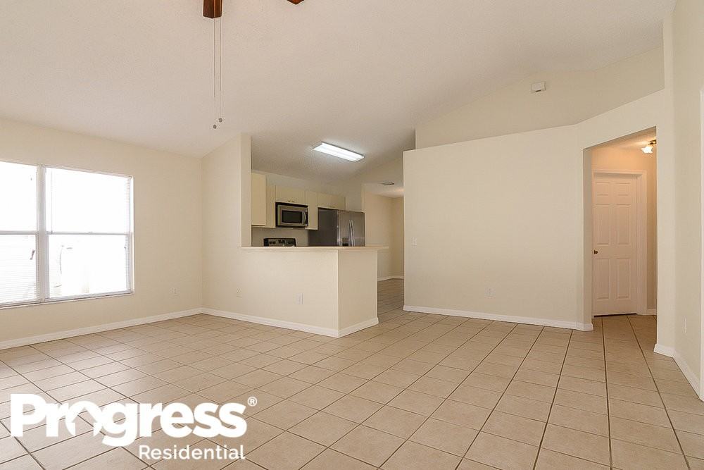 1840 Falling Star Ln - Photo 3 of 14
