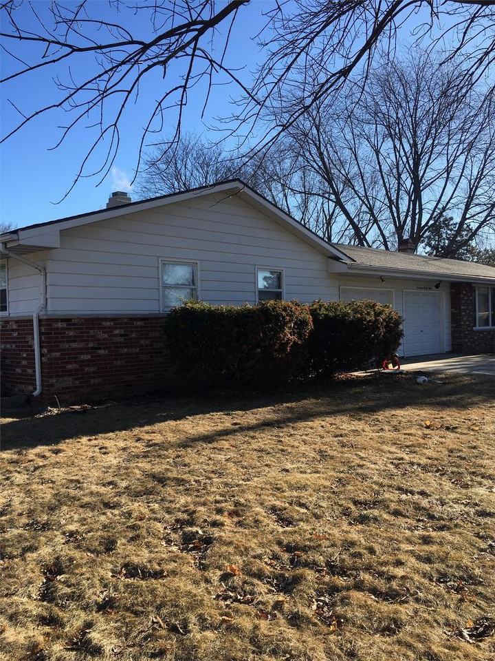 1117 Devonwood St - Photo 2 of 9