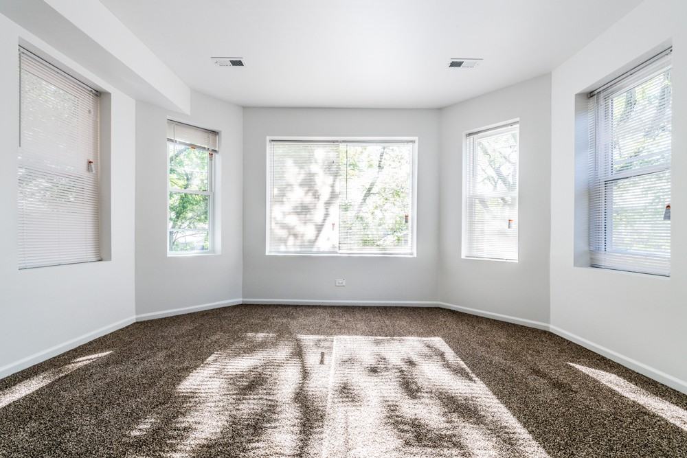 7034 S Claremont Ave - Photo 3 of 7