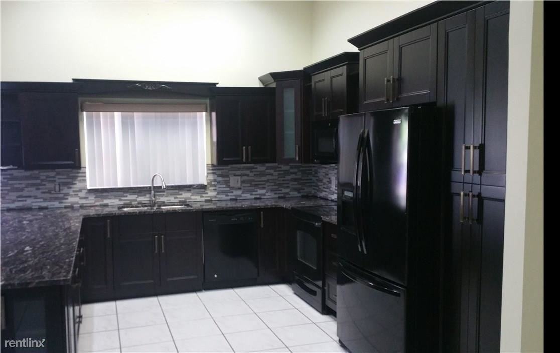 9721 Millpond Rd - Photo 2 of 16