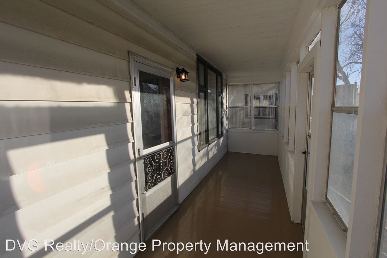 2707 S 20th St - Photo 3 of 29