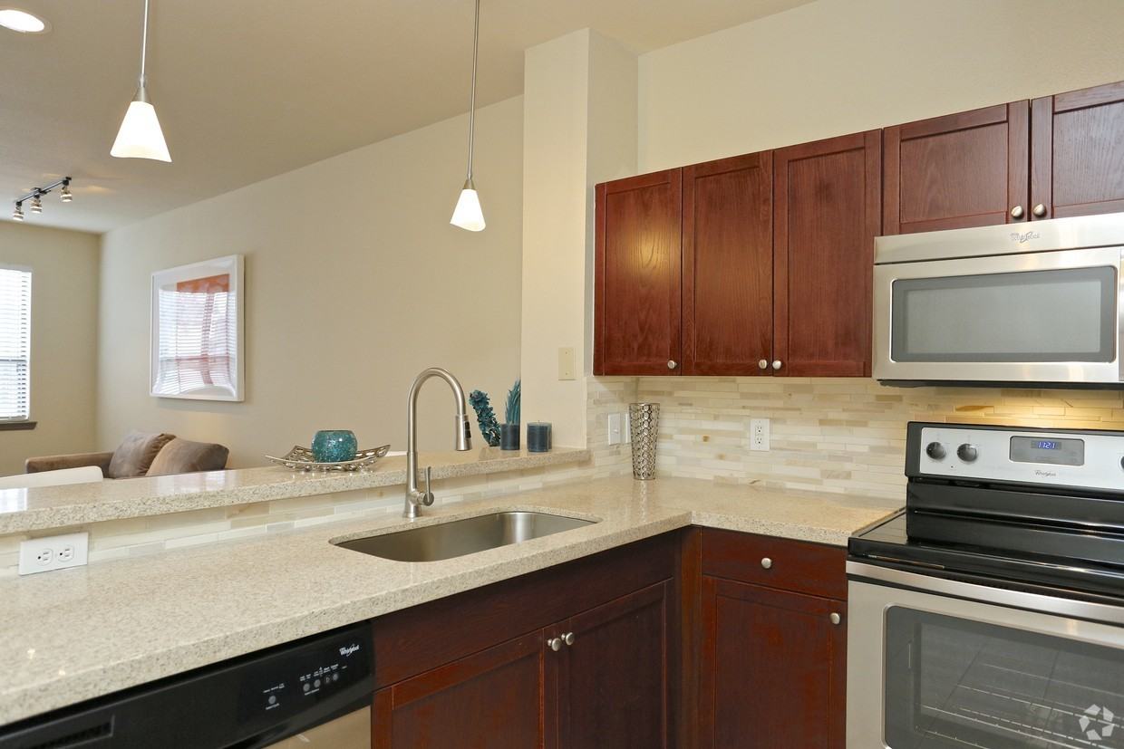 700 Louisiana Street - Photo 3 of 7