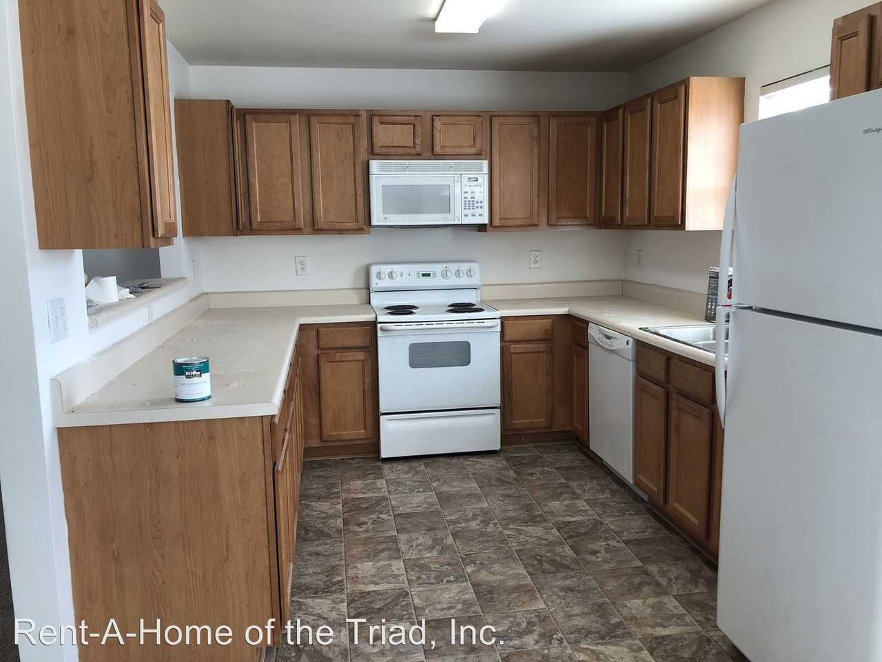 4010 Mountainridge Dr - Photo 3 of 11