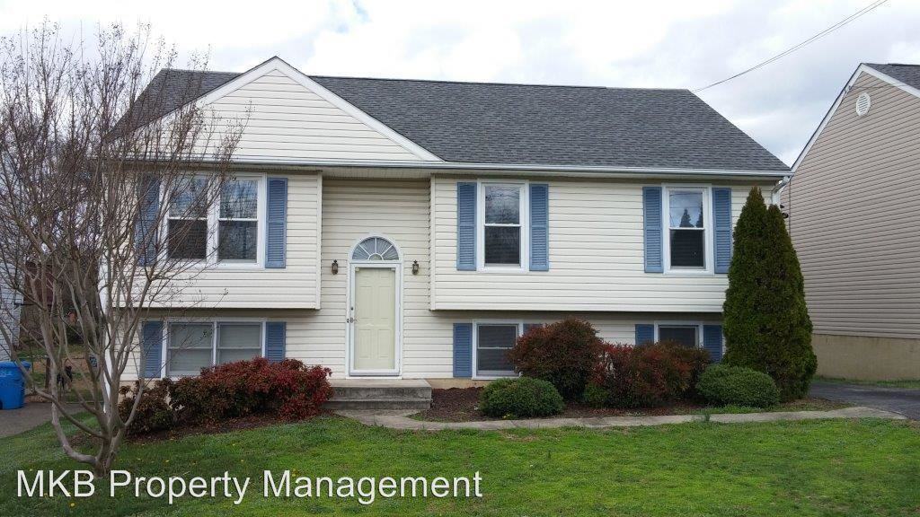 2542 Belle Ave NE - Photo 2 of 26