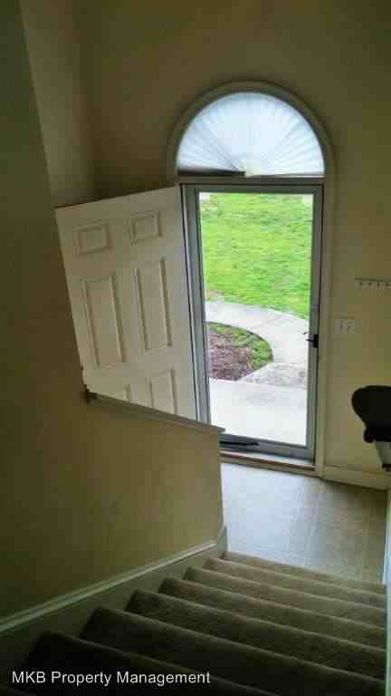 2542 Belle Ave NE - Photo 3 of 26