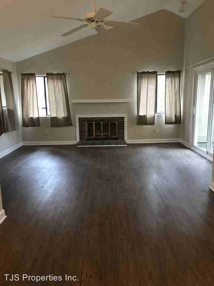 99 Quarterdeck Townhouses - Photo 2 of 10