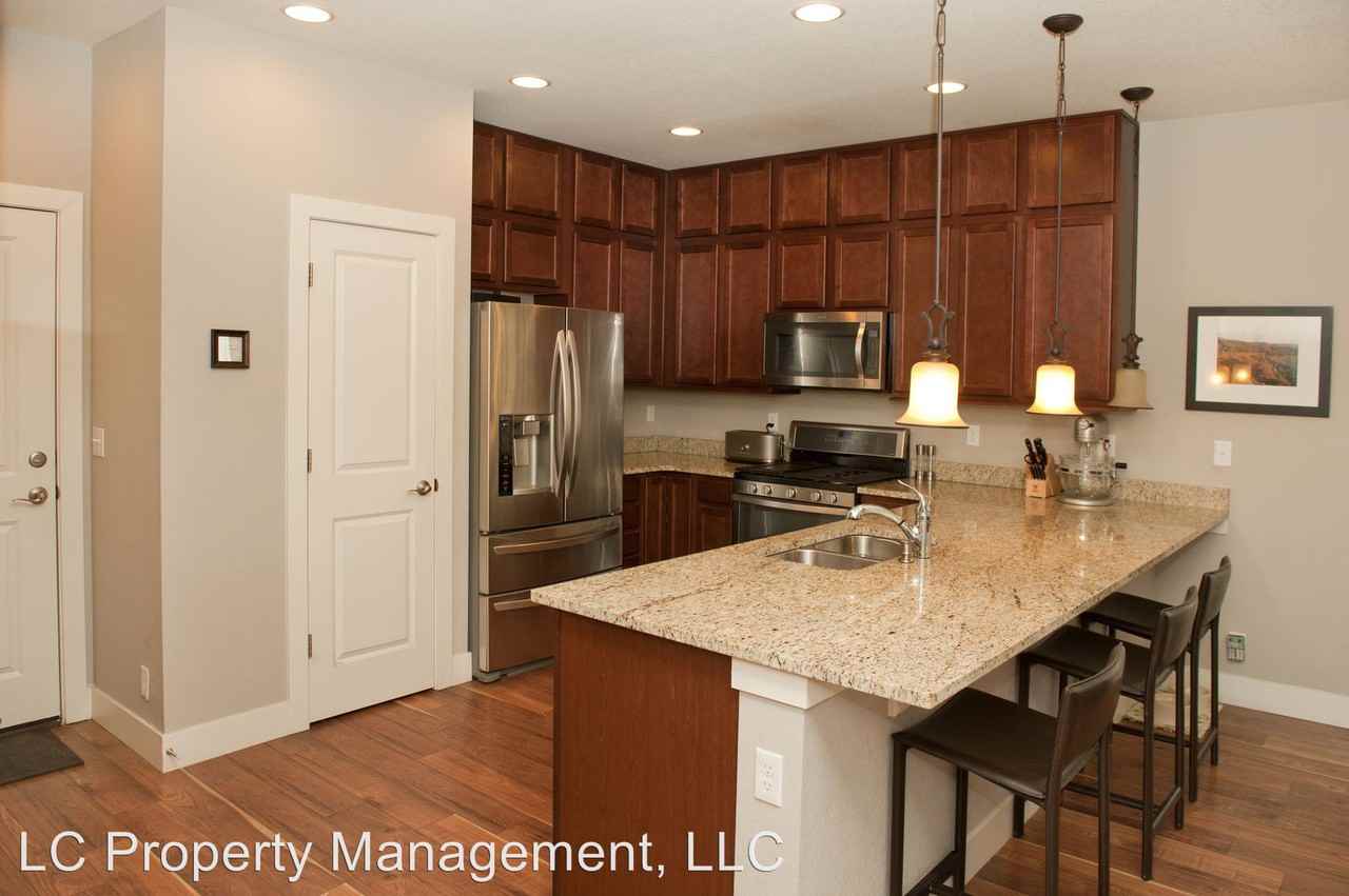 7906 E 53rd Dr - Photo 2 of 30