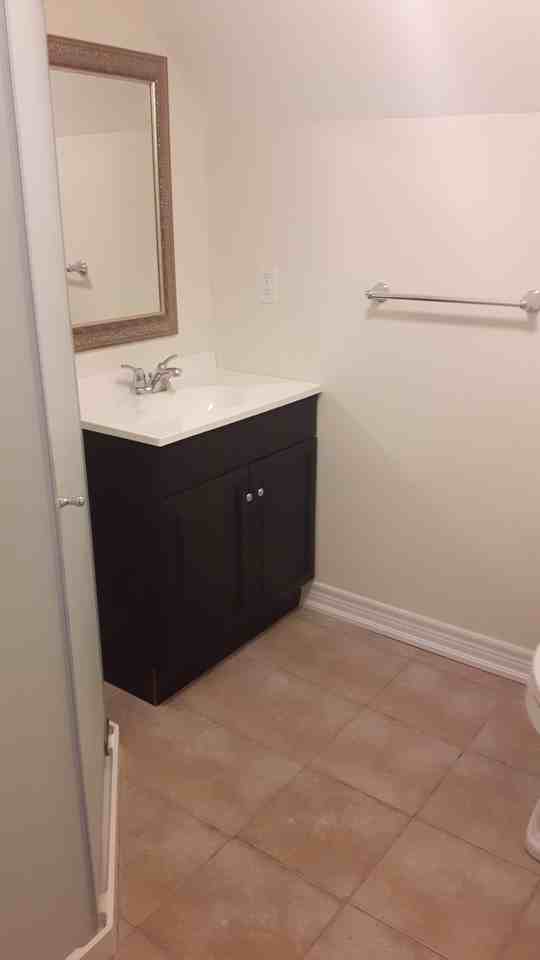 605 Mary Street East - Photo 2 of 4