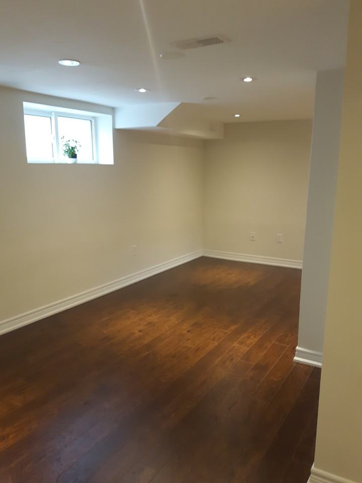 605 Mary Street East - Photo 3 of 4