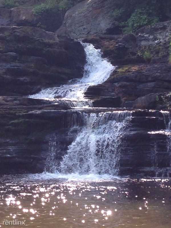 108 Laverne Dr - Photo 3 of 15