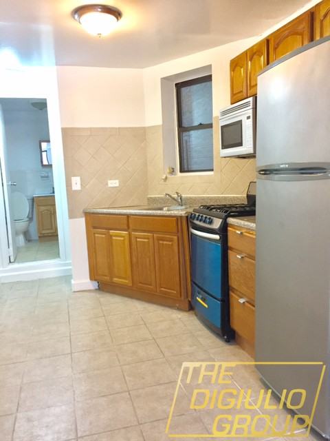 W 105th St & Broadway #2 - Photo 3 of 5