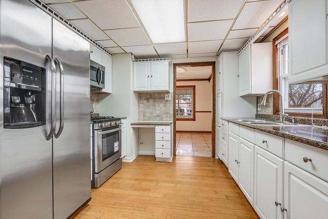 11701 S Komensky Ave - Photo 3 of 10