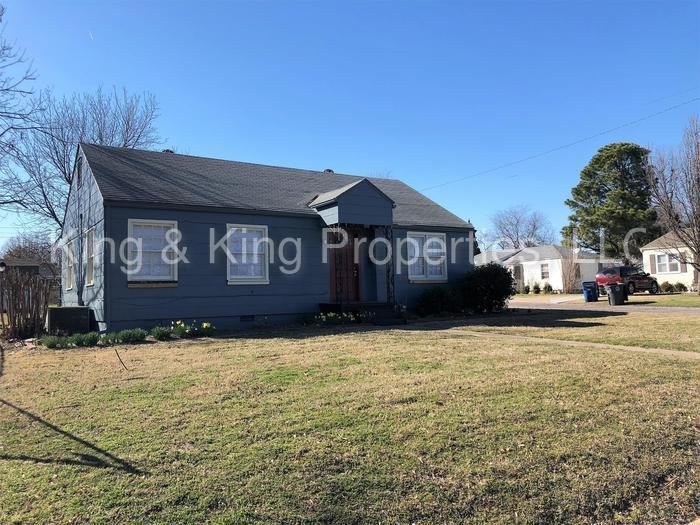 848 N Marion Ave - Photo 2 of 18