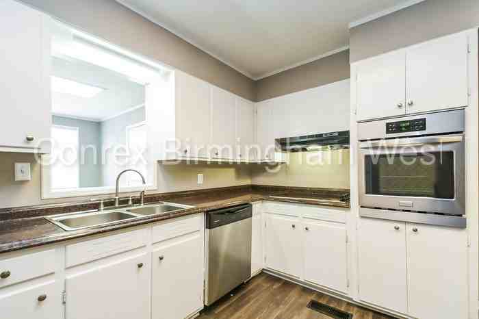 570 7th St SW - Photo 3 of 8