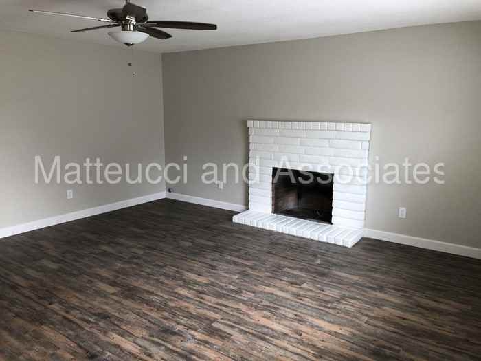 1407 W 4th St - Photo 2 of 9