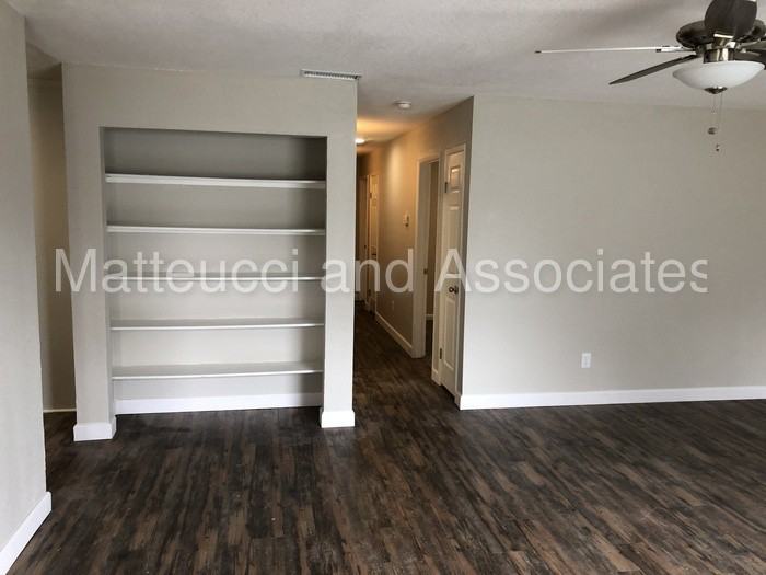 1407 W 4th St - Photo 3 of 9