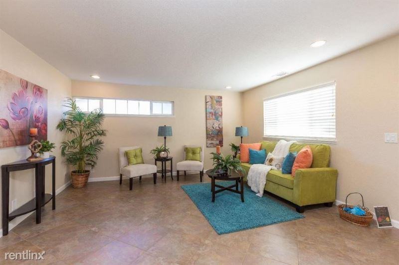 6862 Aintree Dr - Photo 3 of 16