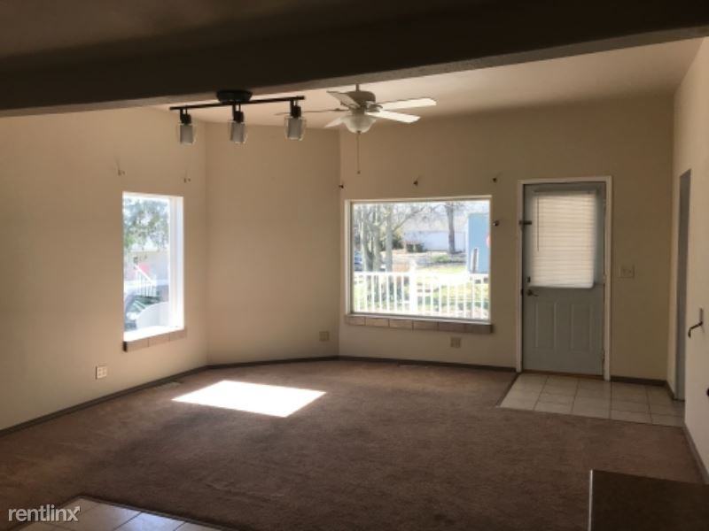 106 NE 11th St - Photo 2 of 7