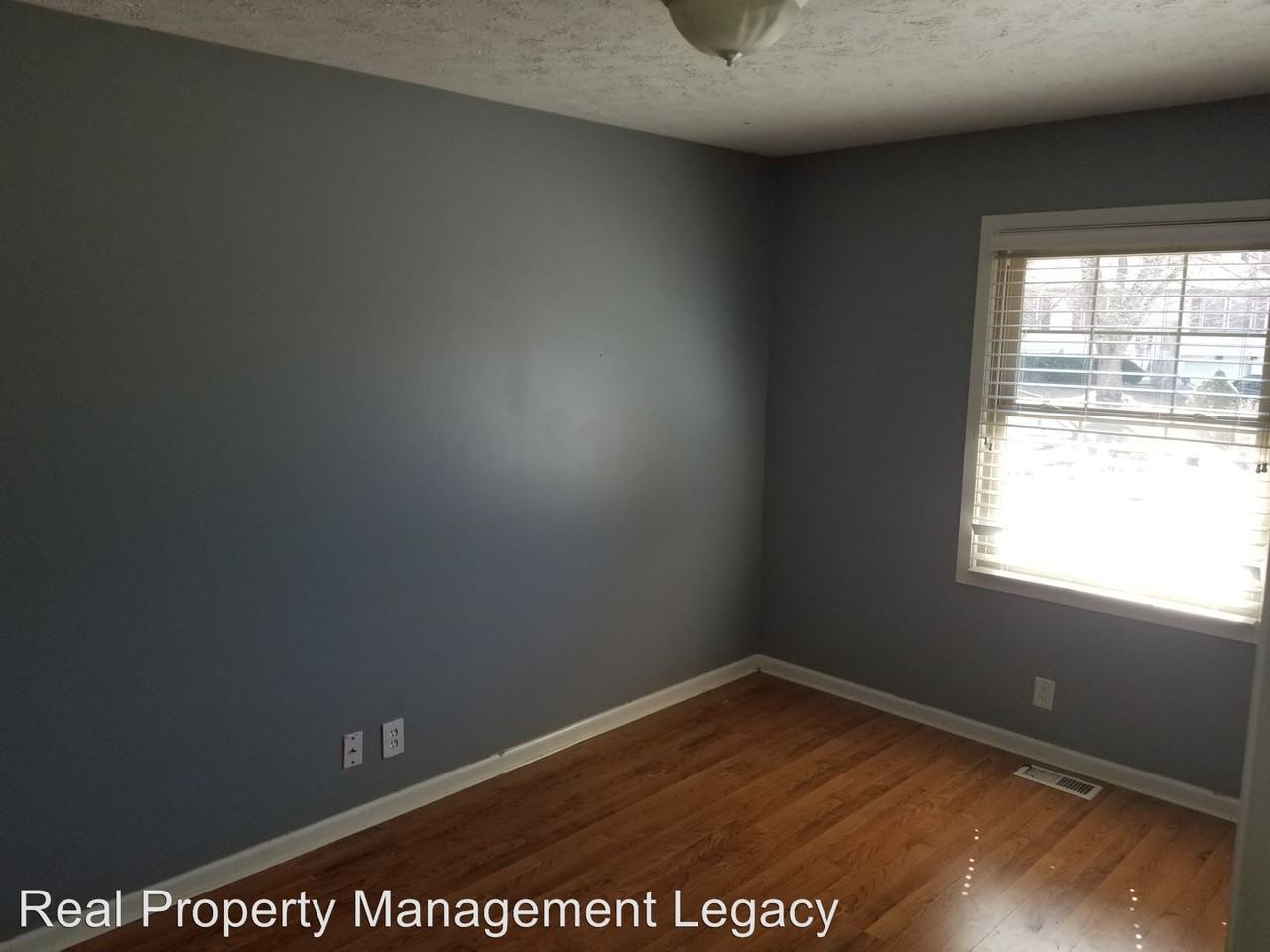 8810 Spaulding Cir - Photo 3 of 12