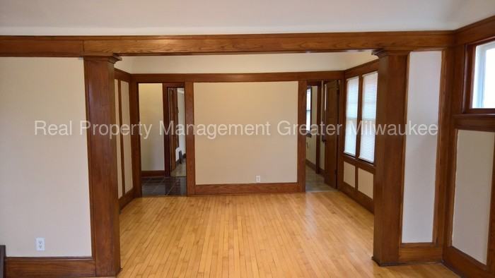 2564 N 37th St - Photo 2 of 10