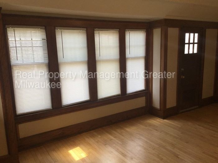 2564 N 37th St - Photo 3 of 10