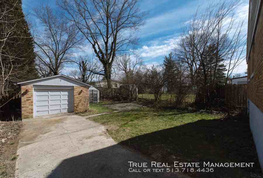 6992 Clovernook Ave - Photo 3 of 21