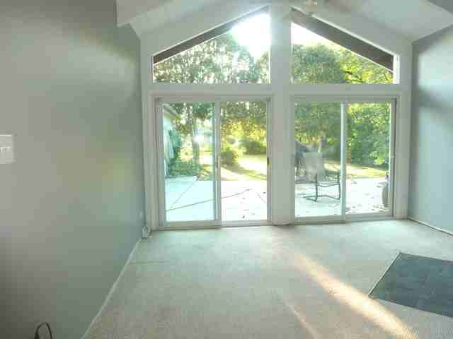 140 S Pleasant Ave - Photo 3 of 9