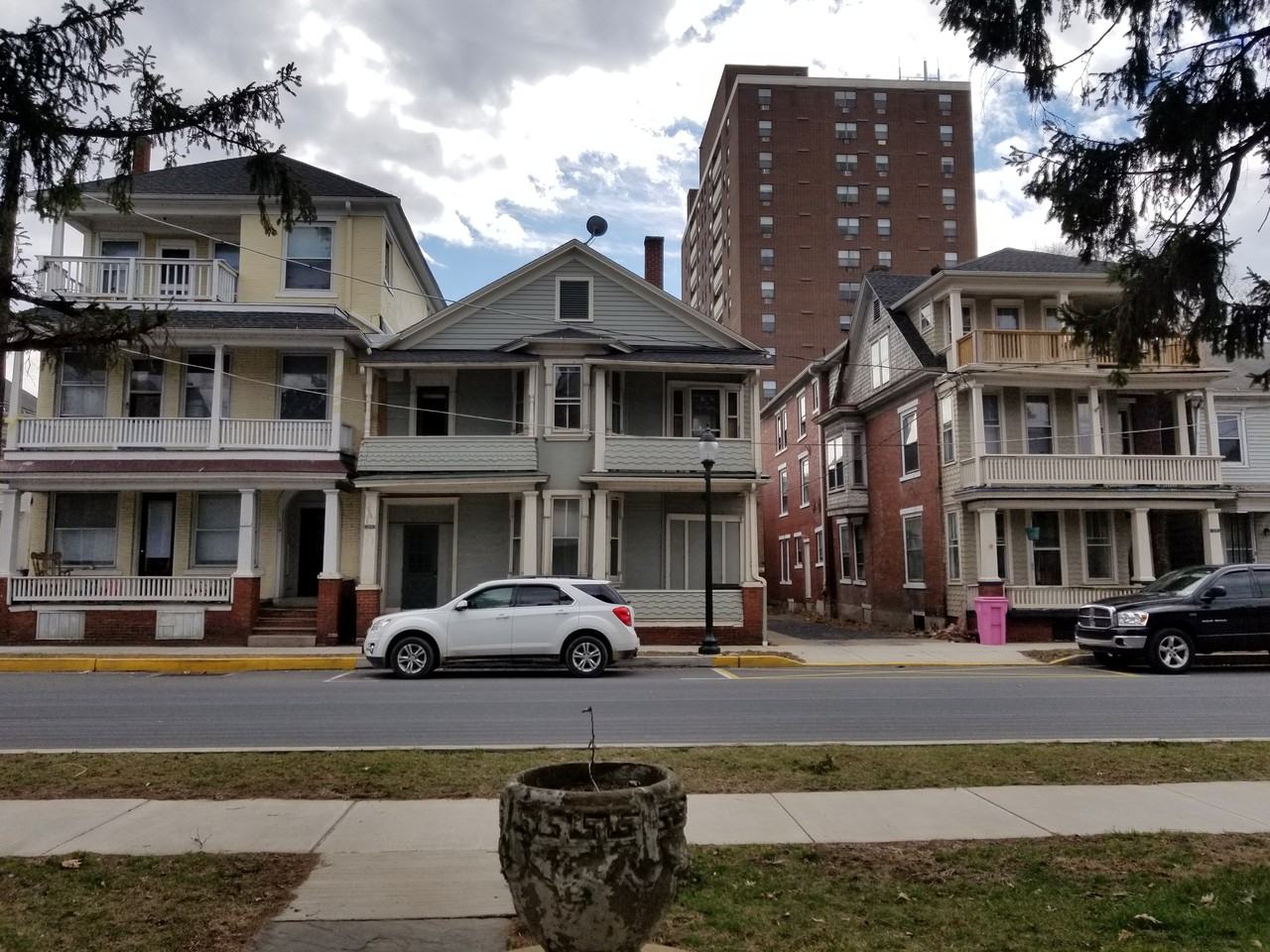 129 Chestnut St - Photo 2 of 30