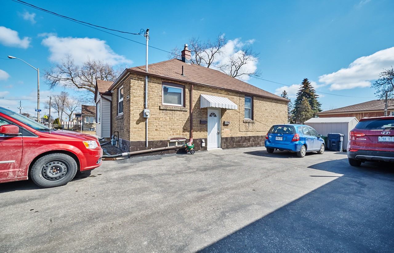 3099 Saint Clair Avenue East Basement, Toronto, ON M1L 1T7 2 Bedroom