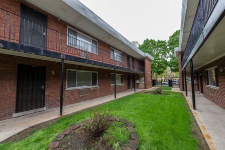 8312 S Ingleside Ave - Photo 2 of 7