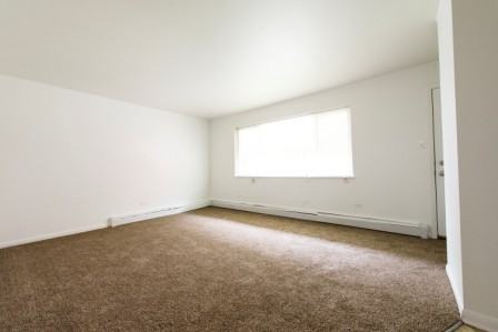 8312 S Ingleside Ave - Photo 3 of 7