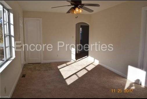 847 Ross Ave - Photo 2 of 8