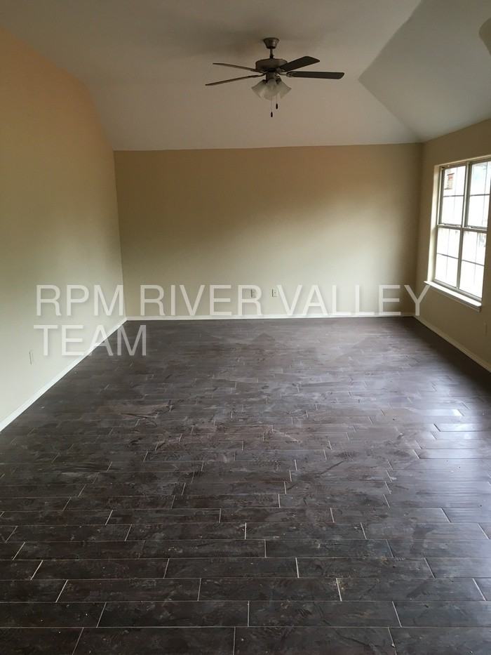 500 Ridge Point Dr - Photo 2 of 6