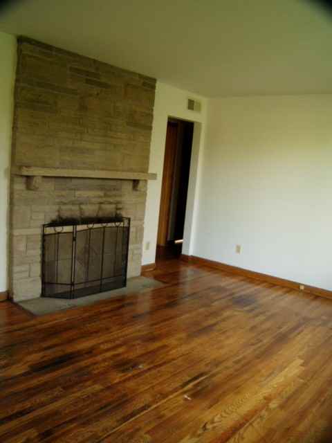 227 E Wilson Bridge Rd - Photo 2 of 9