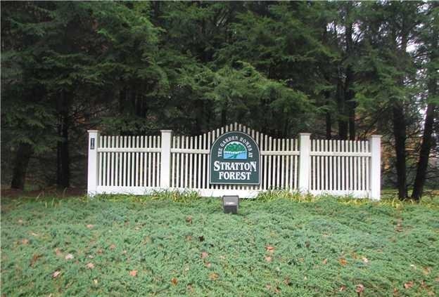 8 Pepperidge Ct - Photo 2 of 12