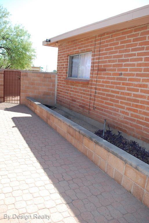 315 E Roger Rd - Photo 2 of 13