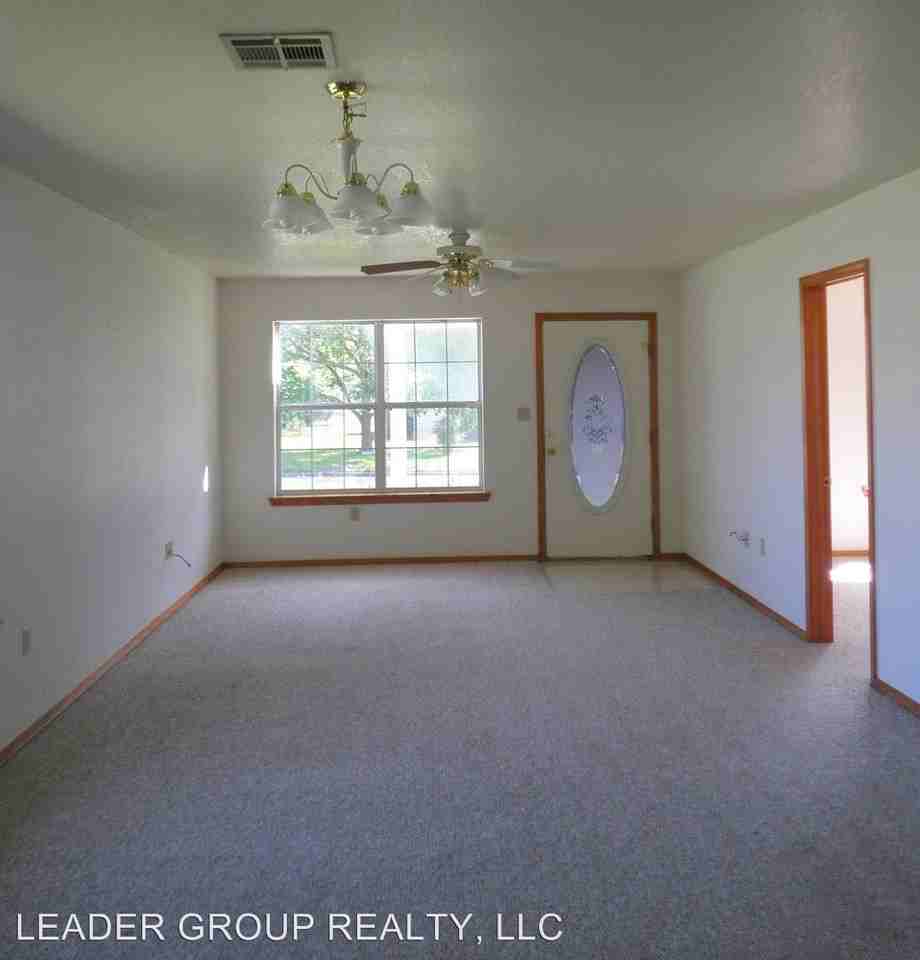 915 E Delaware Ave - Photo 3 of 13