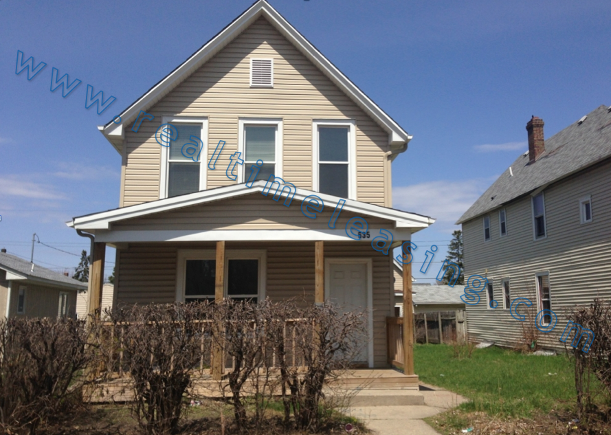 635 Charles Ave - Photo 2 of 11