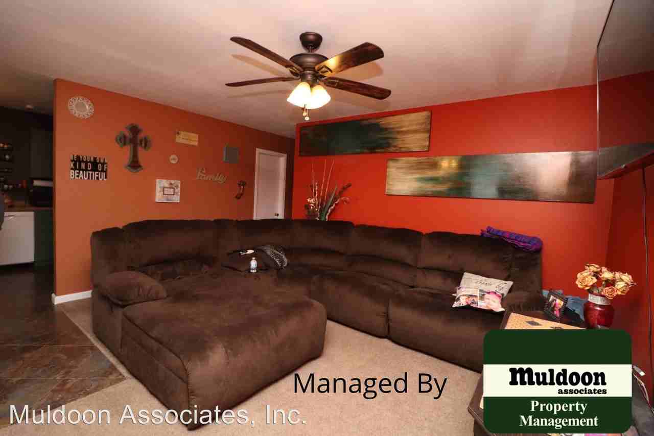 1853 Saratoga Dr - Photo 3 of 15